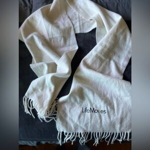 Life Move Crème Scarf